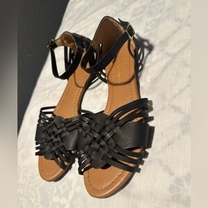 Cityclassified Black and Tan Woven Sandals